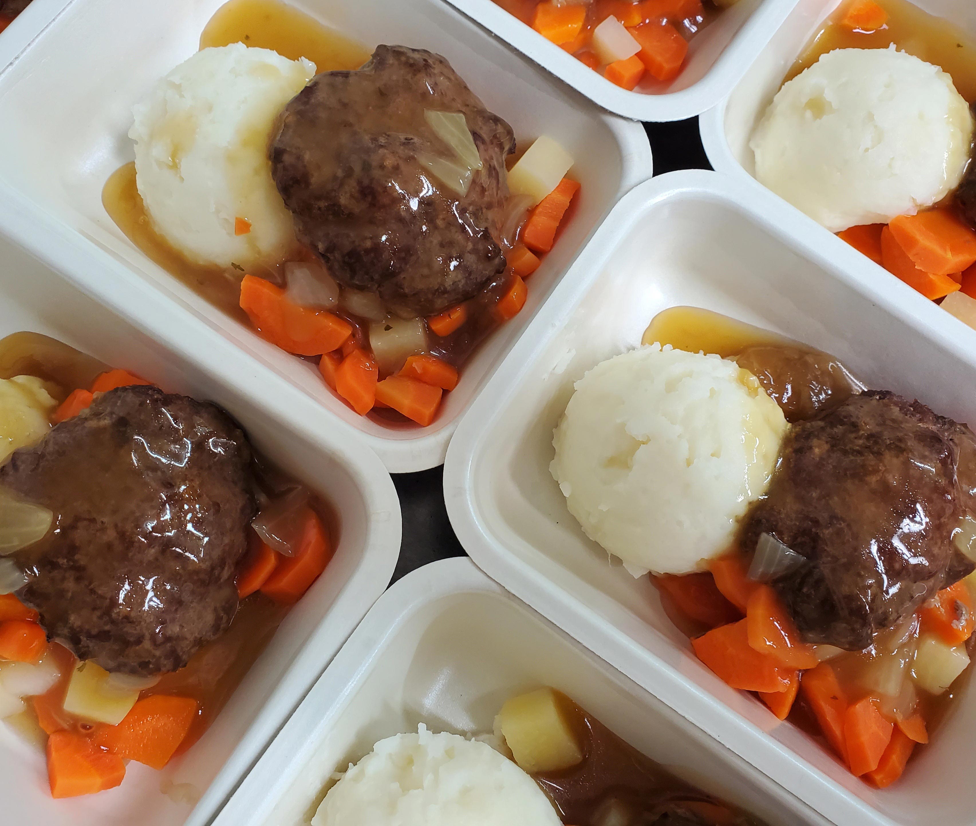 Hamburger Steak avec patates pilées