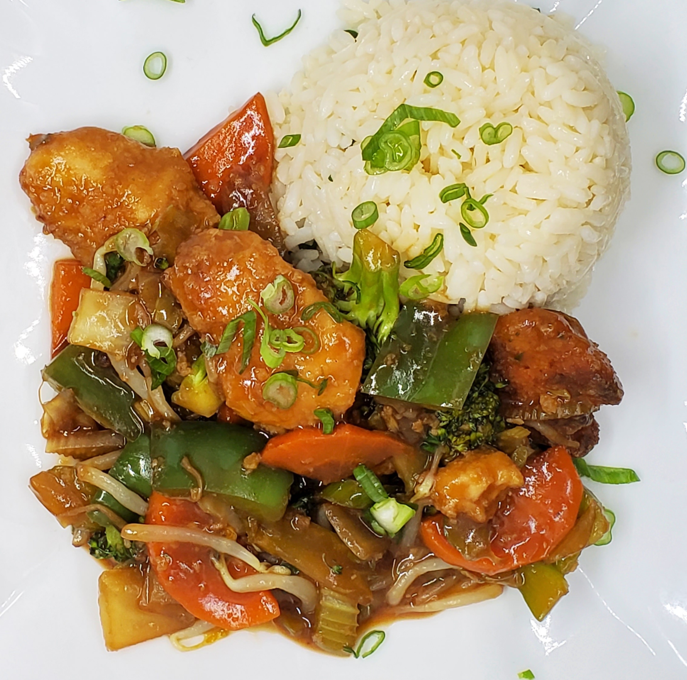 Poulet du Général Tao avec riz et légumes