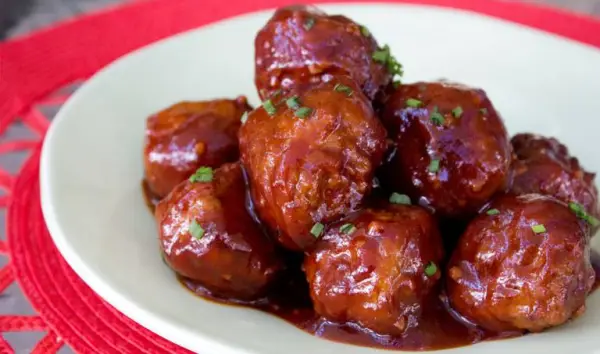 Boulettes de boeuf sauce aigre-douce avec patates pilées